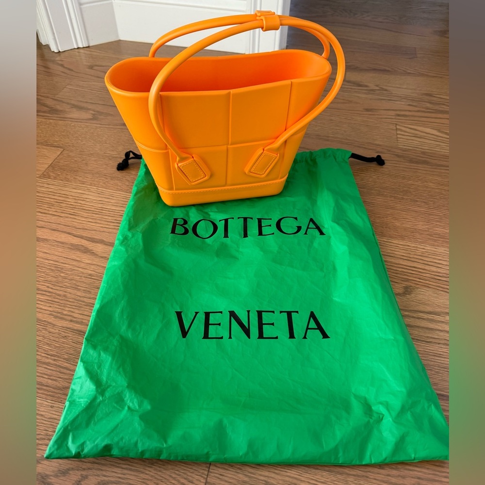 Bottega Veneta Bold Orange Arco tote bag